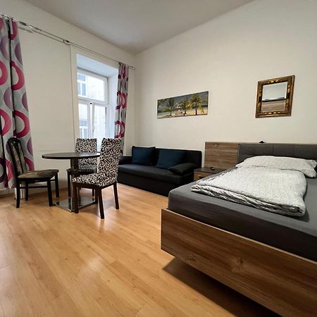 Charming 1Br Apartment Perfect For Long Stays เวียนนา ภายนอก รูปภาพ